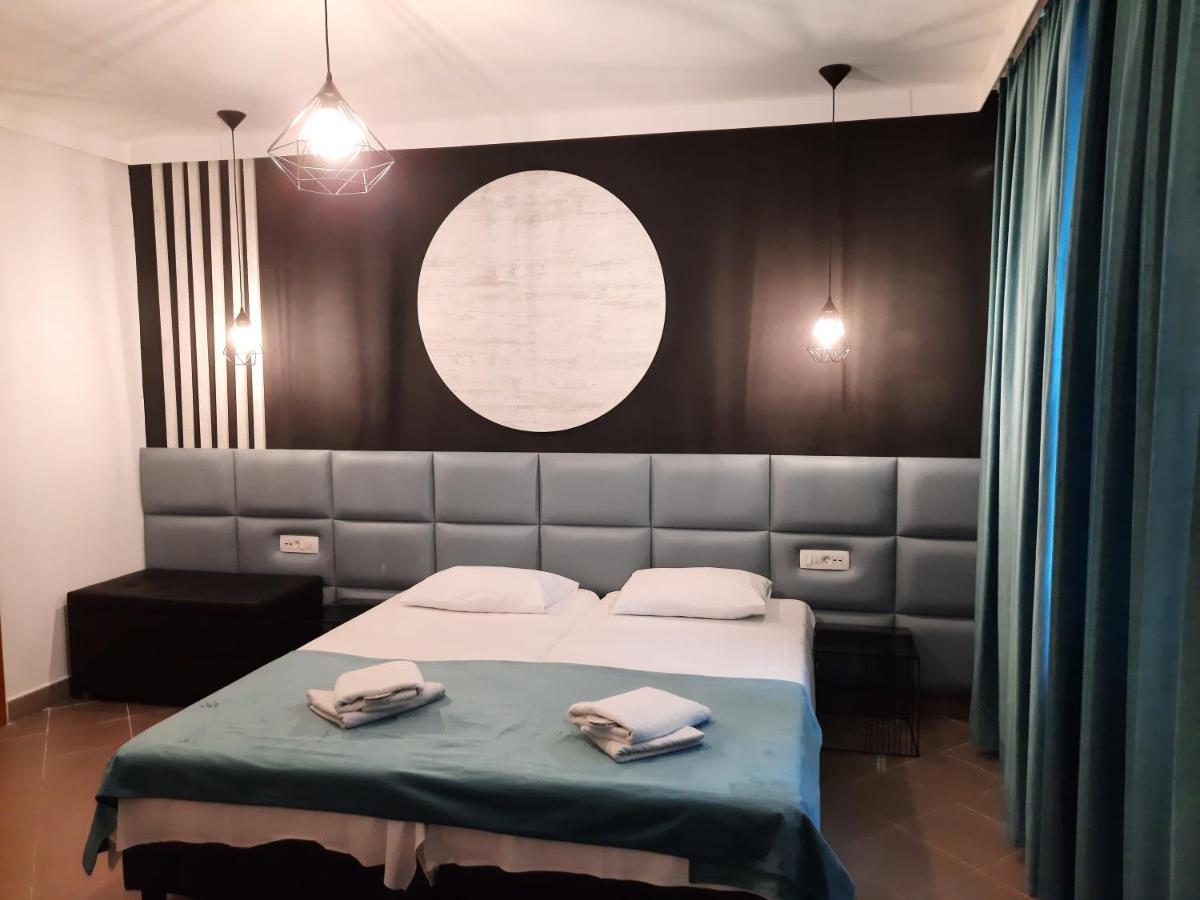 Pension Recidency Oradea Ngoại thất bức ảnh