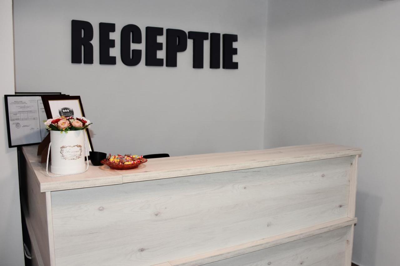 Pension Recidency Oradea Ngoại thất bức ảnh