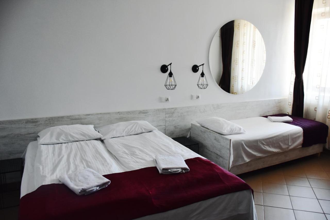 Pension Recidency Oradea Ngoại thất bức ảnh