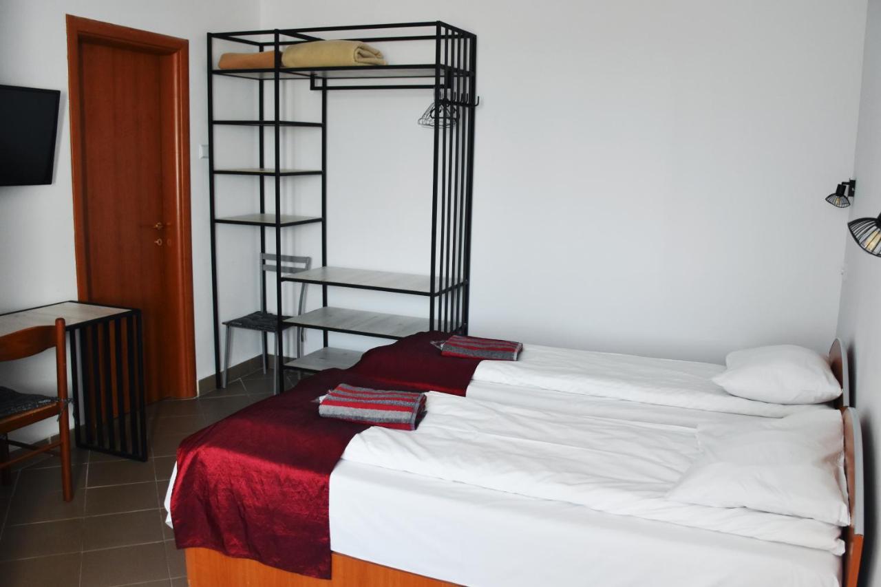 Pension Recidency Oradea Ngoại thất bức ảnh