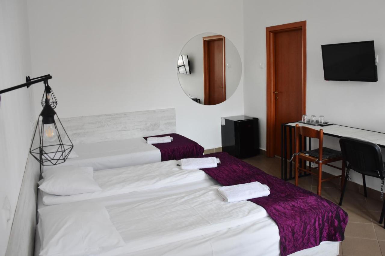Pension Recidency Oradea Ngoại thất bức ảnh